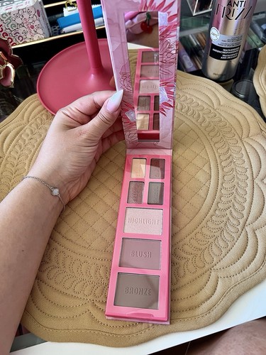 Essence bloom baby - essence,
