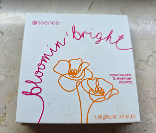 Essence blooming bright - essence,